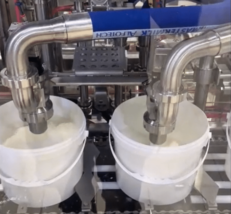 Bucket filling machine